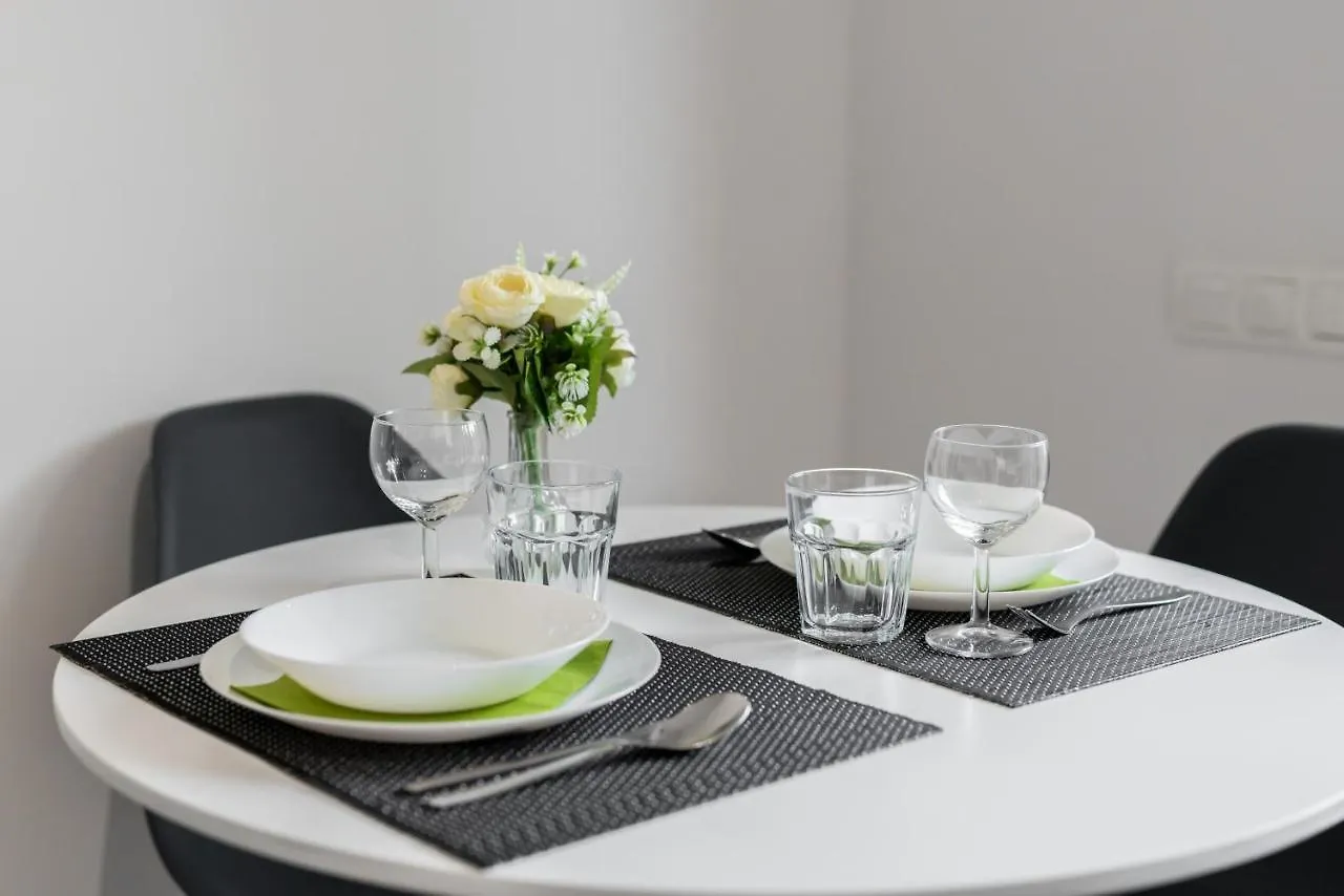 Bright & Comfy Studios Krosnienska Poznan With Balcony By Renters Apartmán